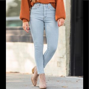 Sold ❌️Levi's Wedgie Skinny Light Wash Mom High Jeans